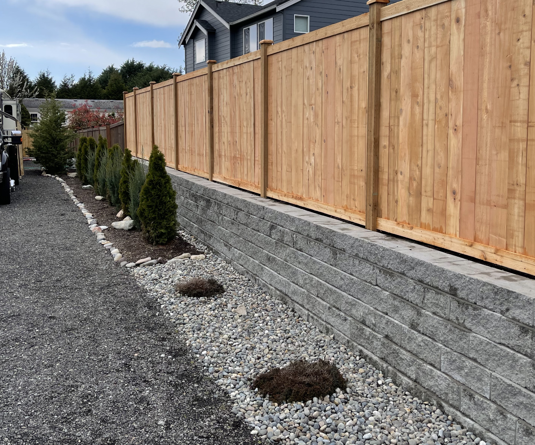 Reuel manorstone and fence Reuel manorstone and fence